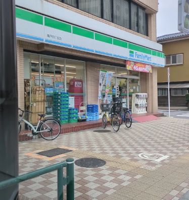 コンビニ　ファミリーマート亀戸四丁目店（コンビニ）まで33m