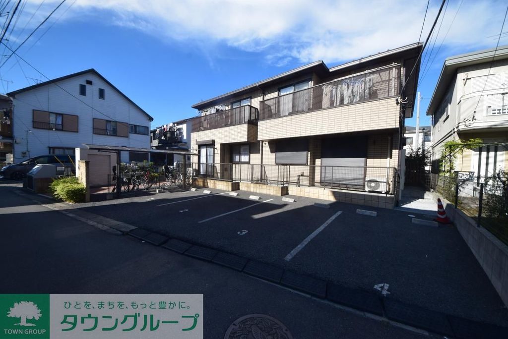 建物外観　駐車場
