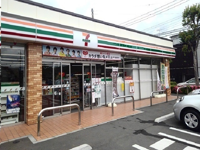 コンビニ　セブンイレブン（コンビニ）まで300m