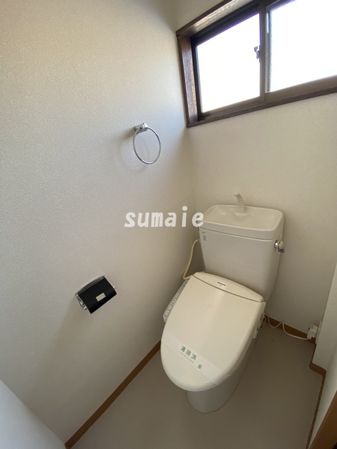 トイレ　トイレは温水洗浄付