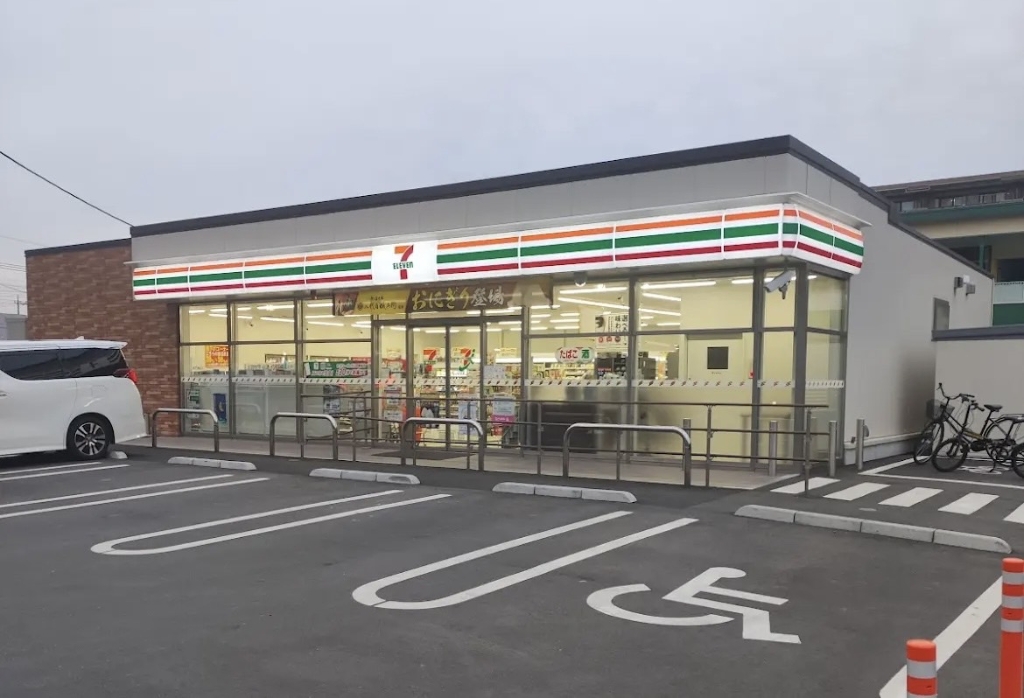コンビニ　セブンイレブン 草加松原5丁目店（コンビニ）まで663m