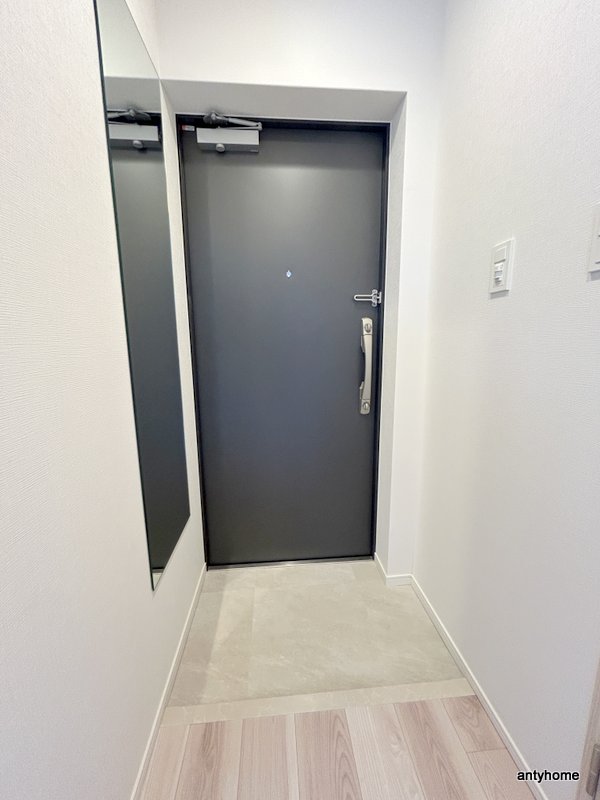 スプランディッド新大阪VIIIの玄関写真