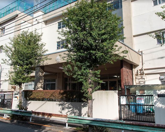 小学校　墨田区立中川小学校（小学校）まで807m