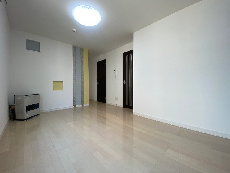 居室・リビング　広くてキレイなお部屋が広がっていて、充実した生活が送れそう。