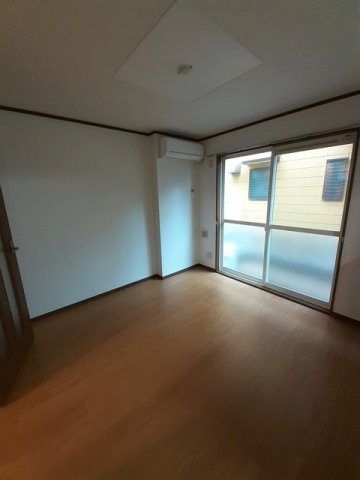 居室・リビング　こちらの居間で趣味の時間をお楽しみください
