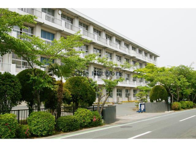 中学校　磐田市立磐田第一中学校（中学校）まで1074m