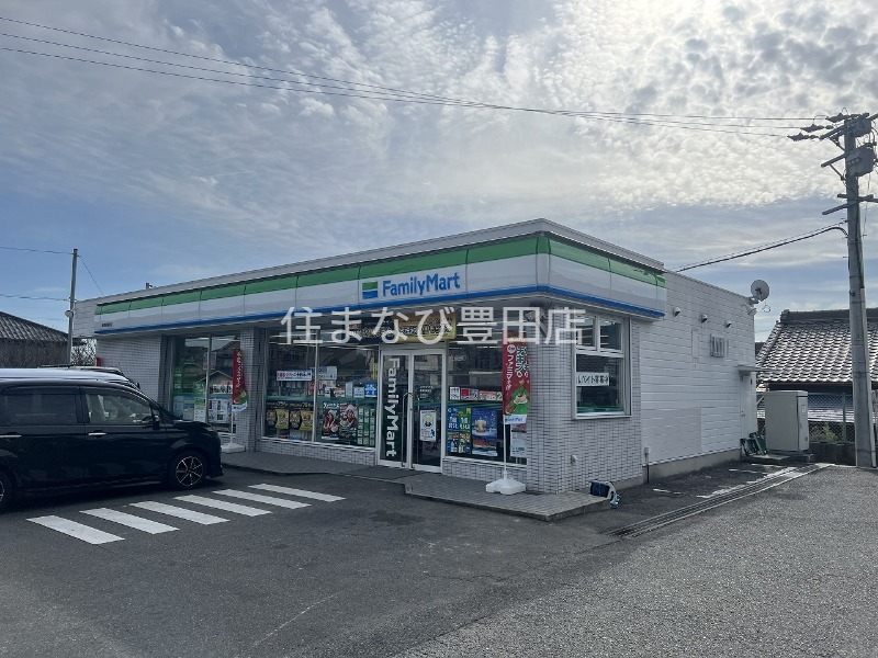 コンビニ　ファミリーマート東郷諸輪東店（コンビニ）まで441m