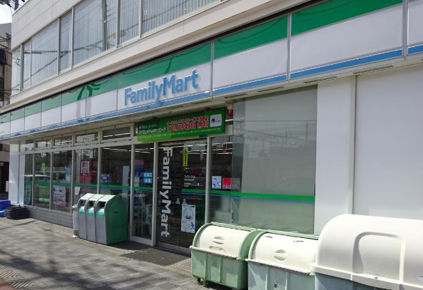 コンビニ　ファミリーマート 東淀川駅前店（コンビニ）まで761m