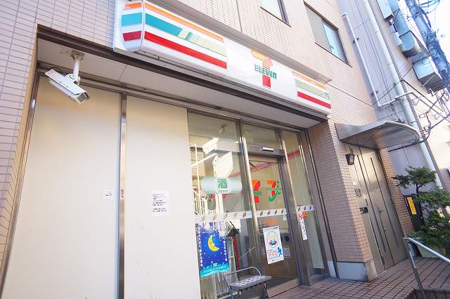 コンビニ　セブンイレブン（コンビニ）まで235m