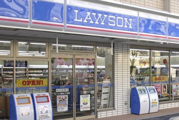 コンビニ　ローソン本駒込五丁目店（コンビニ）まで390m