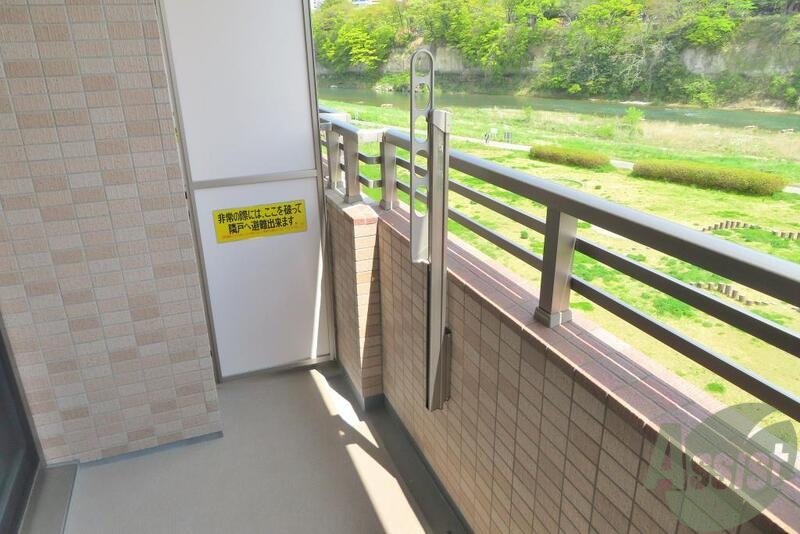 バルコニー　かなりワイドな設計になってます。バルコニーでくつろげそう