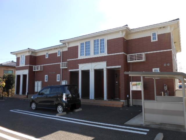 建物外観　建物玄関側（北面）を北西方向より撮影