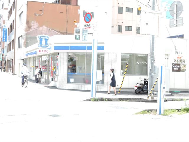 コンビニ　ローソン高知駅前店（コンビニ）まで587m