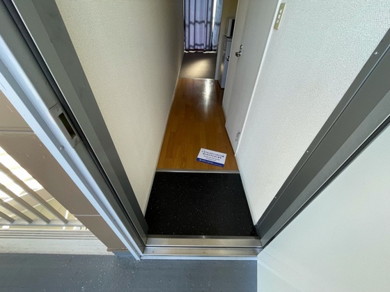 玄関　※別部屋の写真です