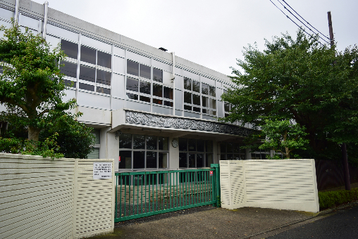 中学校　平塚市立旭陵中学校（中学校）まで806m