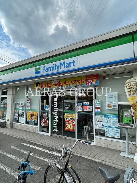 コンビニ　ファミリーマート三鷹野崎店（コンビニ）まで323m