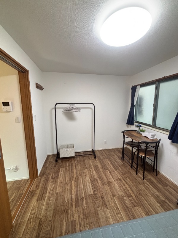 新宿区北新宿3丁目戸建の居間写真