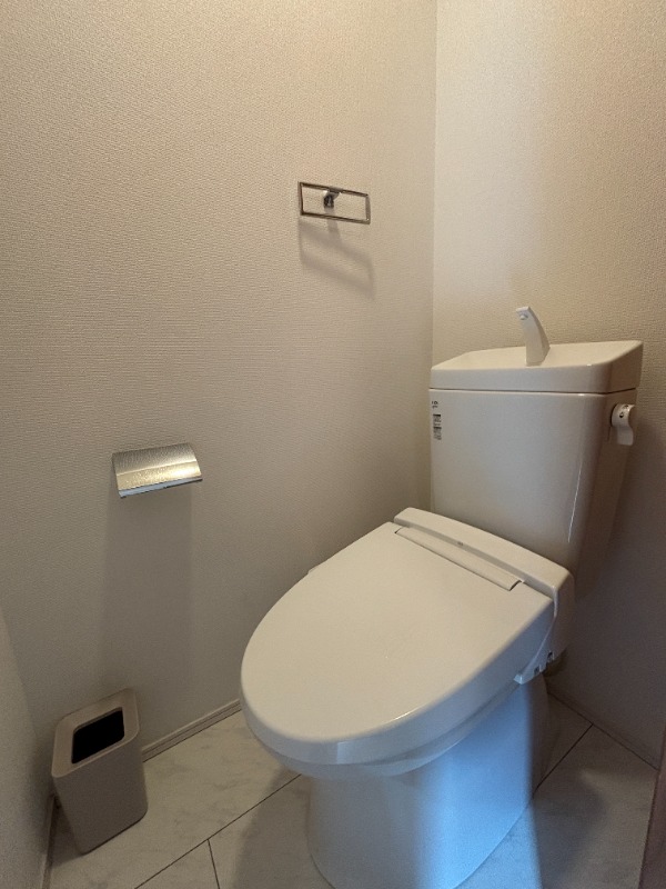 新宿区北新宿3丁目戸建のトイレ写真