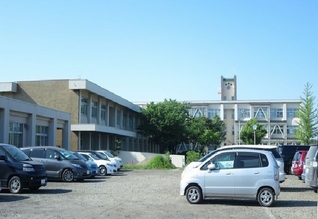 小学校　美唄市立中央小学校（小学校）まで1300m
