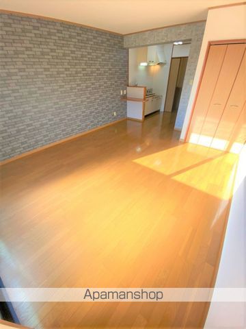 ツーエヌマンションの居間写真
