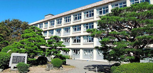 中学校　浜松市立与進中学校（中学校）まで1675m