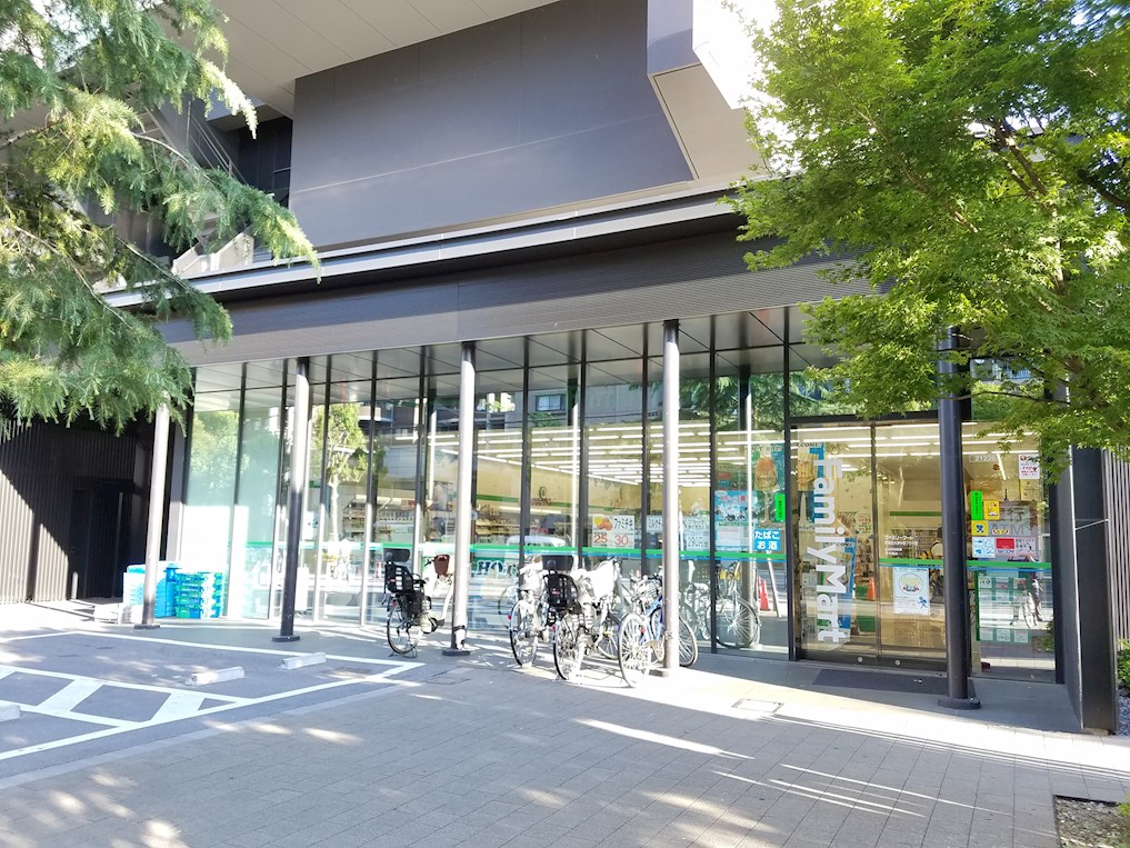 コンビニ　ファミリーマート 早稲田大学中野プラザ店（コンビニ）まで696m