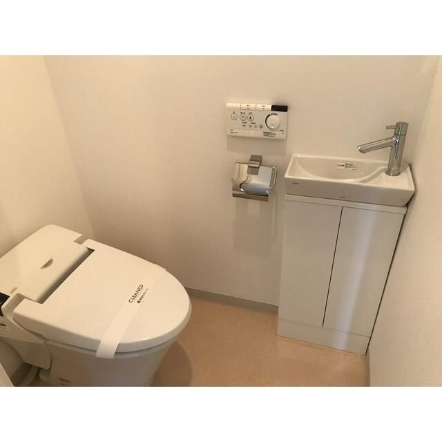 トイレ　別タイプ部屋　参考写真です