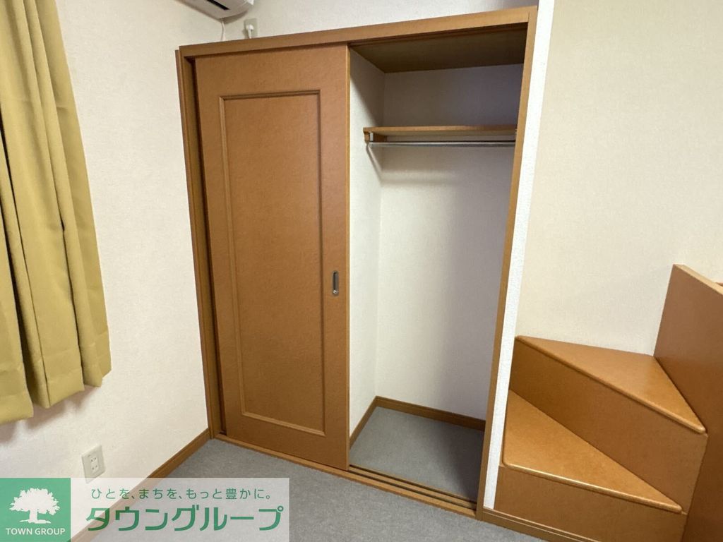 その他部屋・スペース　1階はフローリング、2階はじゅうたんです。