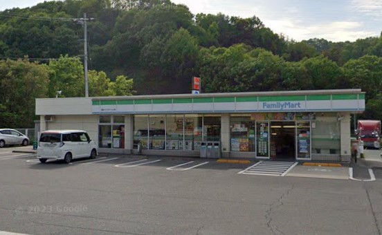 コンビニ　ファミリーマート尾道トラックステーション店（コンビニ）まで673m