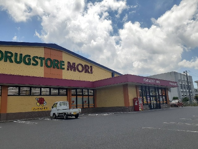 ドラックストア　ドラッグストアモリ美祢店（ドラッグストア）まで400m