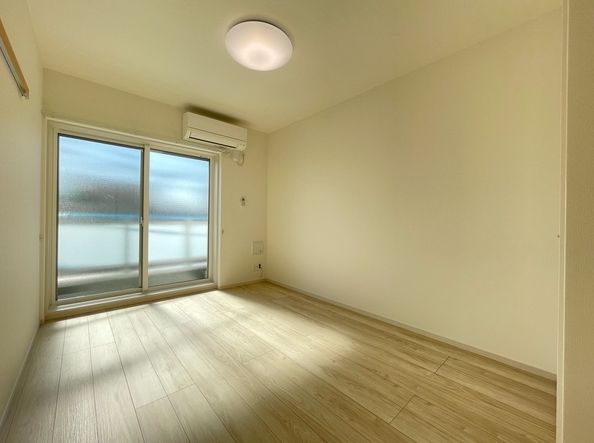 居室・リビング　別号室参考写真です。