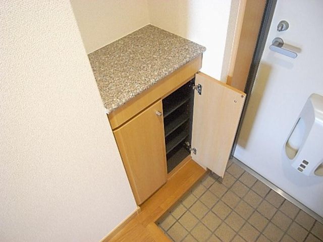 玄関　下駄箱