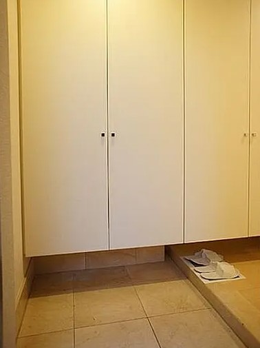 玄関　写真は同タイプ住居です。