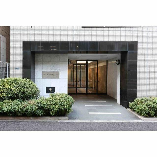 エントランス　落ち着いたエントランスです