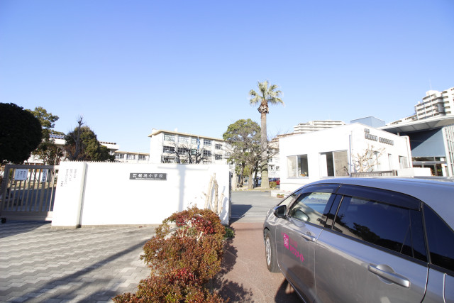 小学校　福岡市立姪浜小学校（小学校）まで950m