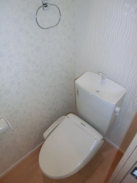 トイレ　ウォシュレット付き
