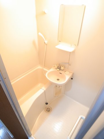 バス・シャワールーム　もちろん、お風呂とトイレは別々！