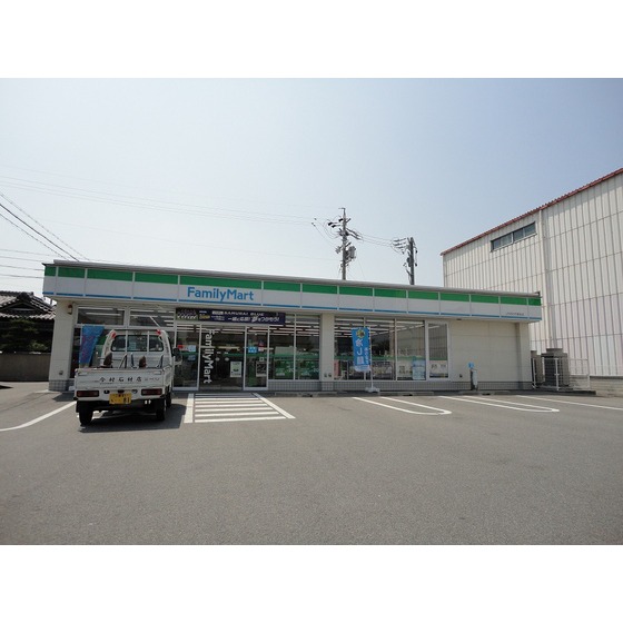 コンビニ　ファミリーマート菰野福村店（コンビニ）まで830m