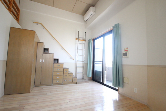居室・リビング　※別部屋の写真です