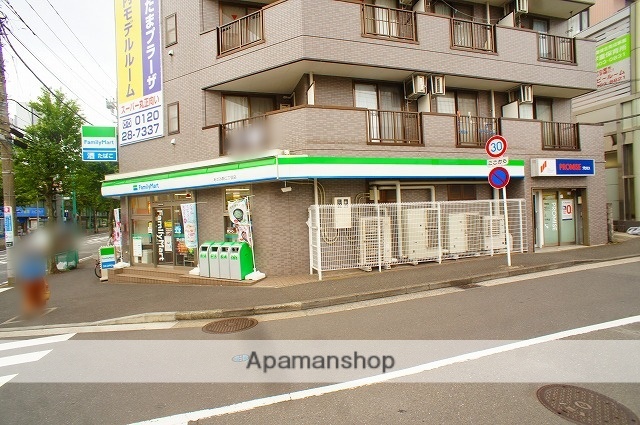 コンビニ　ファミリーマート（コンビニ）まで281m