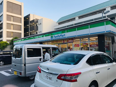 コンビニ　ファミリーマート 鶴見中央三丁目店（コンビニ）まで2430m