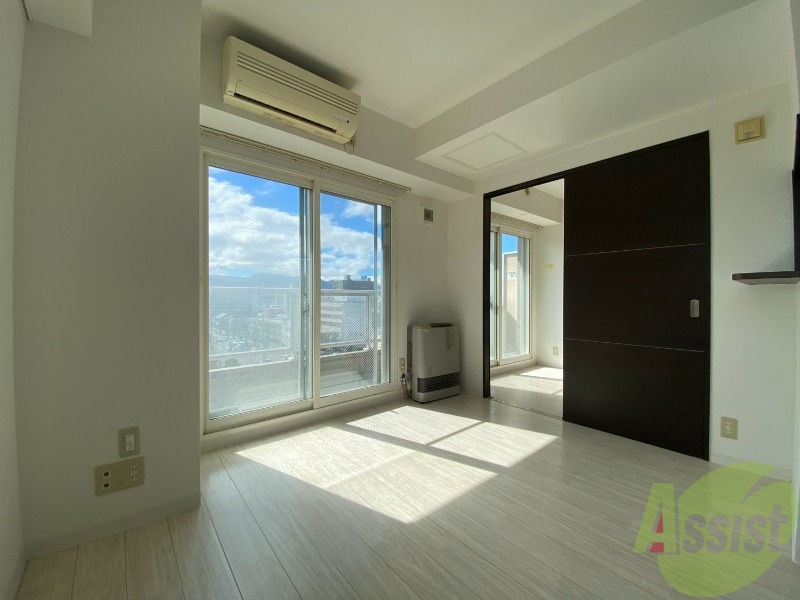 居室・リビング　広くてキレイなお部屋が広がっていて、充実した生活が送れそう。