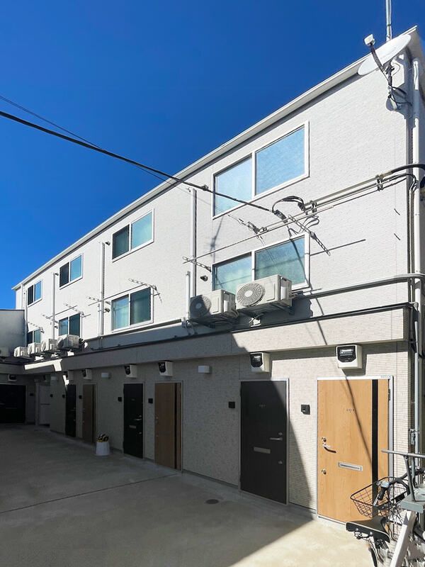 建物外観　木造・総戸数は10戸です。