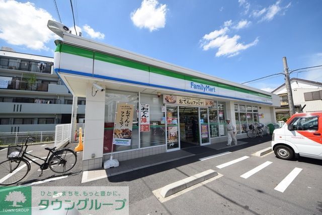 コンビニ　ファミリーマートさいたま日進町二丁目店（コンビニ）まで764m