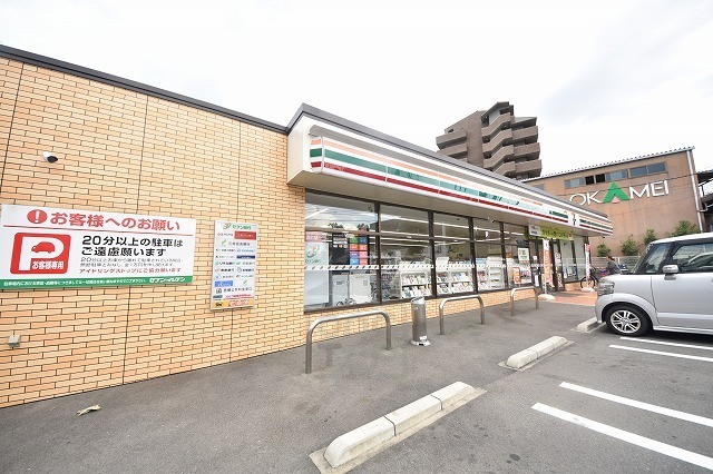 コンビニ　セブンイレブン　吹田岸部北5丁目店（コンビニ）まで82m