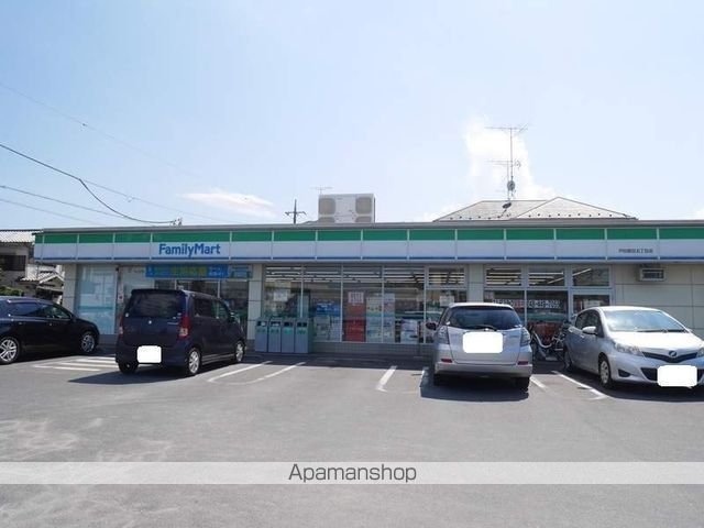 コンビニ　ファミリーマート（コンビニ）まで676m