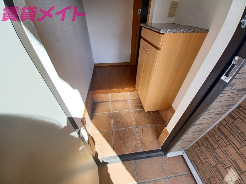 玄関　別部屋反転タイプ写真