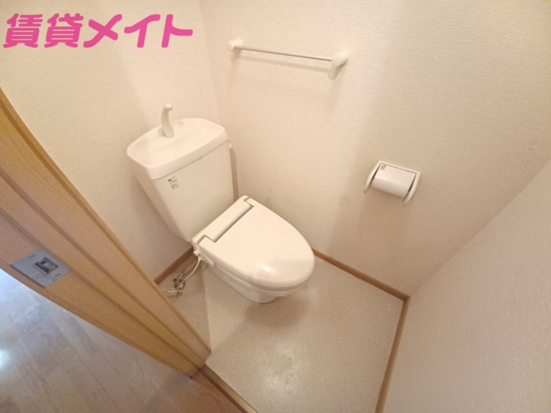 トイレ　別部屋反転タイプ写真