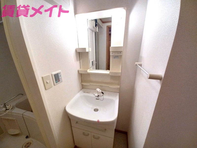 洗面設備　別部屋反転タイプ写真
