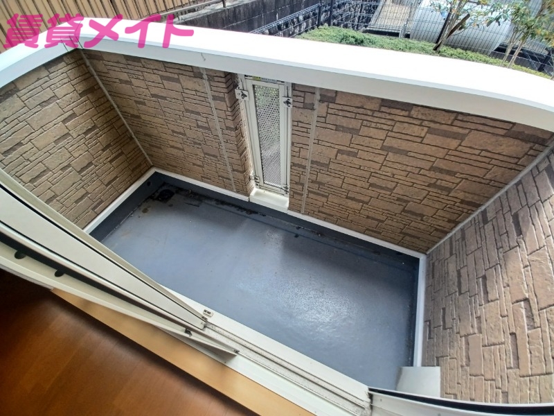 バルコニー　別部屋反転タイプ写真